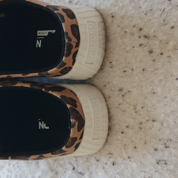 Leopard print sneakers Size 8 - Picture 3 of 5